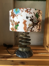 Đèn ngủ chân đá sỏi